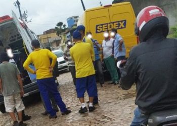 Idosa morre atropelada por carro dos Correios