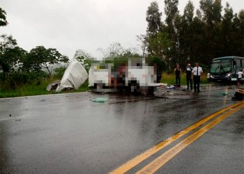 Mata de São João: colisão entre caminhão e Kombi deixa 4 mortos e 2 feridos