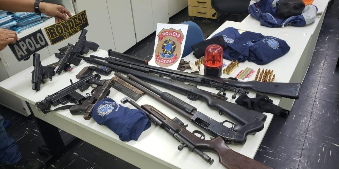Operação da SSP e PF apreende fuzis, metralhadoras e rifle em Salvador