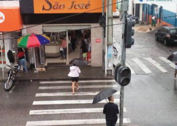 Quinta-feira chuvosa faz coiteense revirar guarda-roupa em busca do agasalho