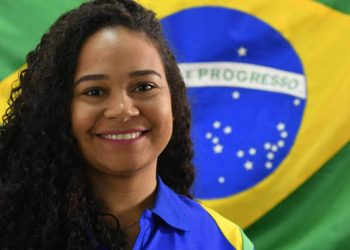 Alex da Piatã protocola moção de aplauso na AL-BA a estudante coiteense participante de competição internacional