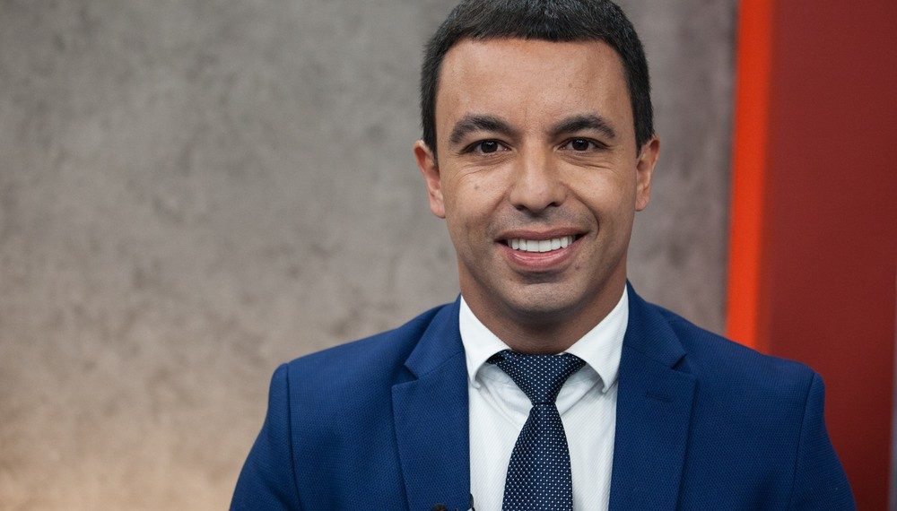 SP – Prefeito de Osasco, é atingido por explosão de fogueira em festa junina