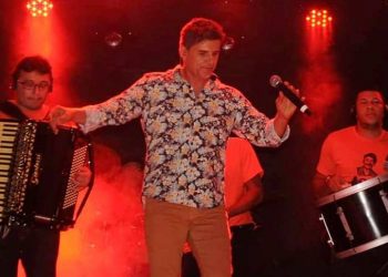 Responsável pelo som deixa Del Feliz ‘na mão’ e forrozeiro deixa Distrito de São João sem tocar