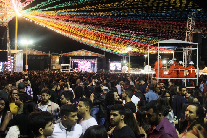 Público recorde marca abertura do São João de Irecê que teve Zé Neto e Cristiano e Lambasaia como atrações