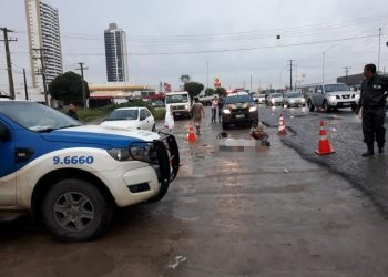 Jovem de 16 anos morre em acidente provocado por animal na pista; namorado ficou ferido
