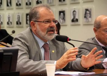 Marcelo Nilo defende exclusividade para mulheres e crianças em transporte metroviário