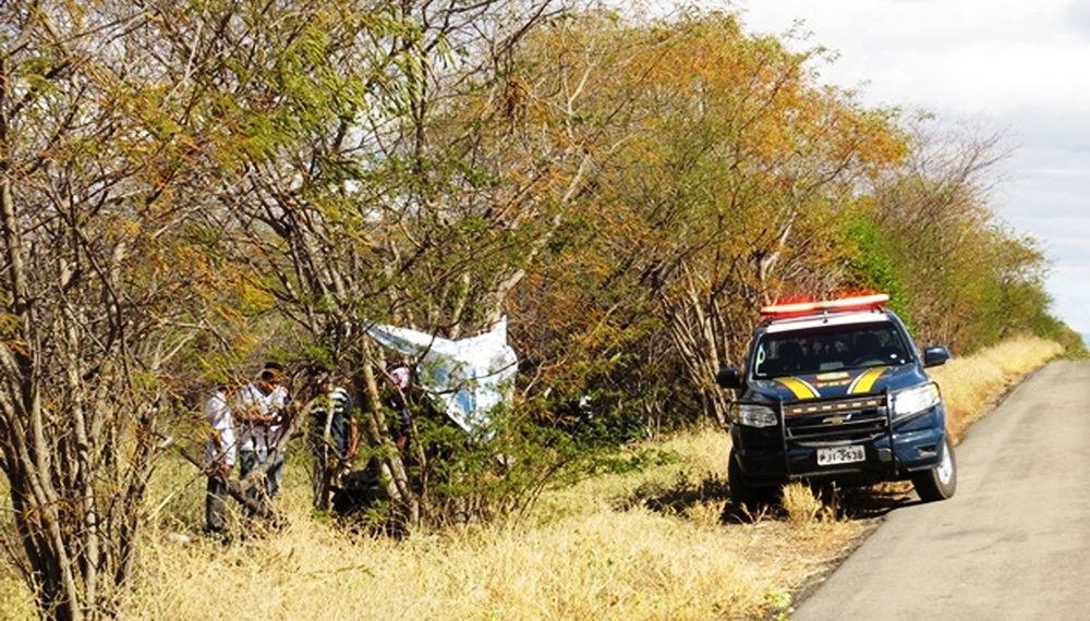 Jovens de 17 e 18 anos morrem após moto colidir com árvore enquanto voltavam de festa junina