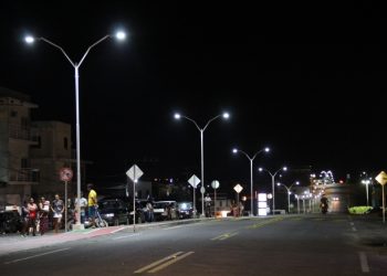 Em dia de aniversário da cidade, prefeito Erismar entrega avenida com pista de cooper e iluminação em led