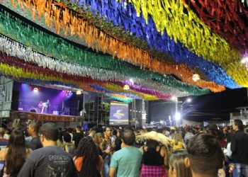 São João de Valente é encerrado com ‘pratas da casa’ e regionais