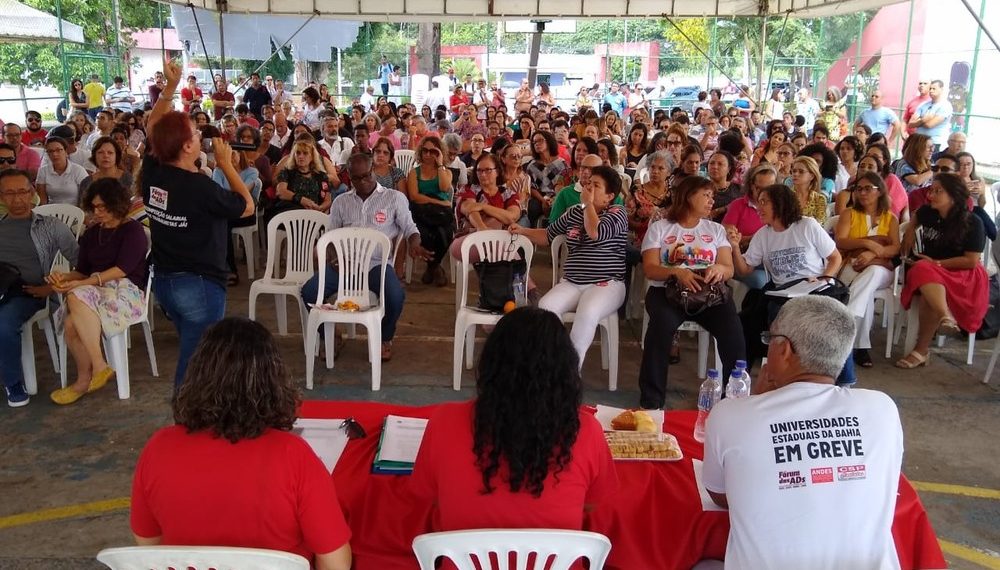 Após 65 dias, professores da Uneb, Uefs e Uesb encerram greve