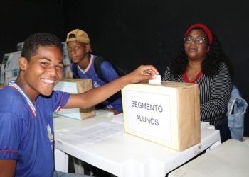 Escolas estaduais mobilizam estudantes, professores, funcionários e as famílias nas eleições do Colegiado Escolar