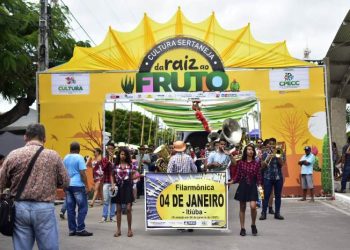 Início da Semana da Cultura Territorial de Conceição do Coité é marcado por caminhada cultural e shows artísticos