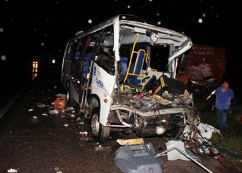 Colisão envolvendo micro-ônibus de Capela e caminhão deixa 5 mortos e 12 feridos na BR 324 (Atualizada)