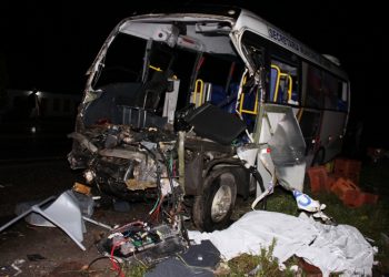 Colisão envolvendo micro-ônibus de Capela e caminhão deixa 5 mortos e 12 feridos na BR 324 (Atualizada)