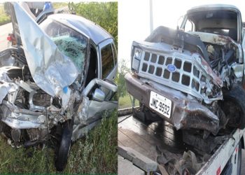 Colisão frontal na BA 120 deixe motorista de Gol gravemente ferido