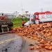 Dois mortos e quatro feridos em acidente envolvendo caminhão e dois carros de passeio