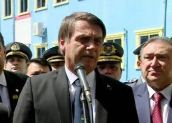 Quem acha pouco os R$ 500, é só não retirar o FGTS, diz Bolsonaro