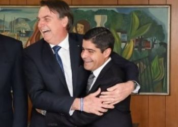 ‘Lá na frente você ocupará a honrosa cadeira que eu ocupo’, diz Bolsonaro a ACM Neto