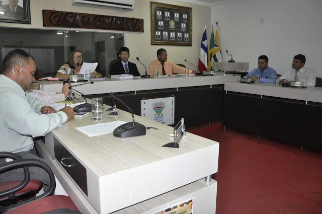 Câmara de Vereadores cria Lei que garante salário vitalício para quem assumir cargo de confiança