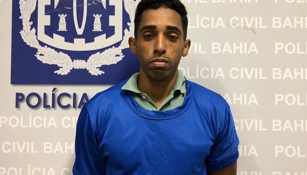Suspeito de matar namorada a facadas em Mata de São João se apresenta à polícia e é preso