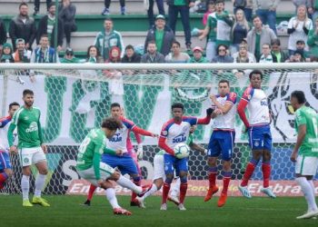 Em jogo frio e de poucas emoções, Chapecoense e Bahia empata sem gols na Arena Condá