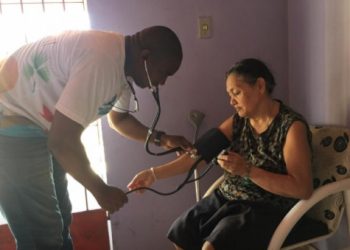 Cubano desempregado no Piauí tenta vaga de gari, mas é recusado por ser médico