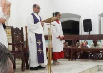 Padre de Riachão do Jacuípe tem carro tomando em assalto quando retornava de missa