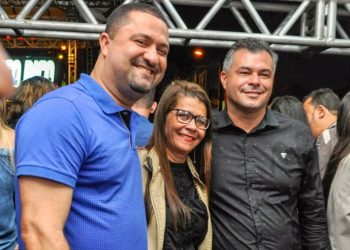 Nome da Professora Ninha ganha força com pré-candidata a prefeita de Lamarão durante festa de emancipação