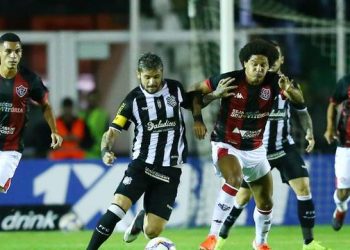 Vitória não aproveita crise do Figueirense e fica no empate em 1 a 1