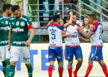 Gilberto marca duas vezes com ajuda do VAR e Bahia empata com o Palmeiras fora de casa