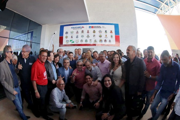 Inauguração de policlínica em Conquista reúne 49 prefeitos e mais de 2 mil pessoas