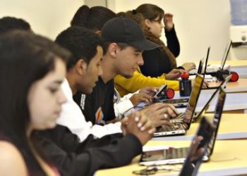 Governo prepara contrato inédito para aumentar emprego de jovens