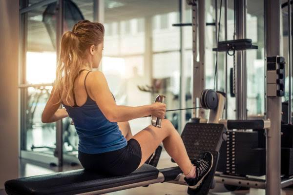 Prática de exercícios ajuda no combate dos sintomas da TPM