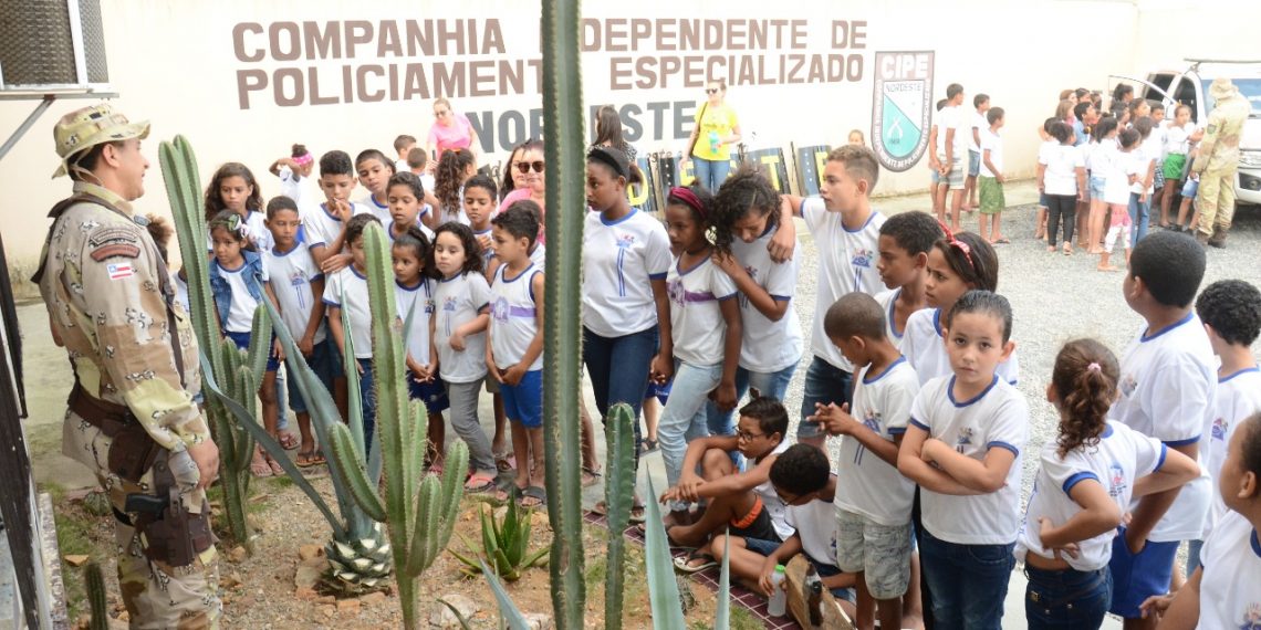 CIPE Nordeste recebe centenas de estudantes em comemoração ao Dia do Soldado