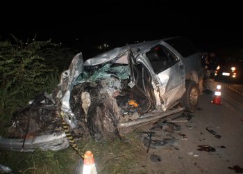 Serrinha – Colisão frontal entre caminhonete e carreta deixa um morto na BR-116