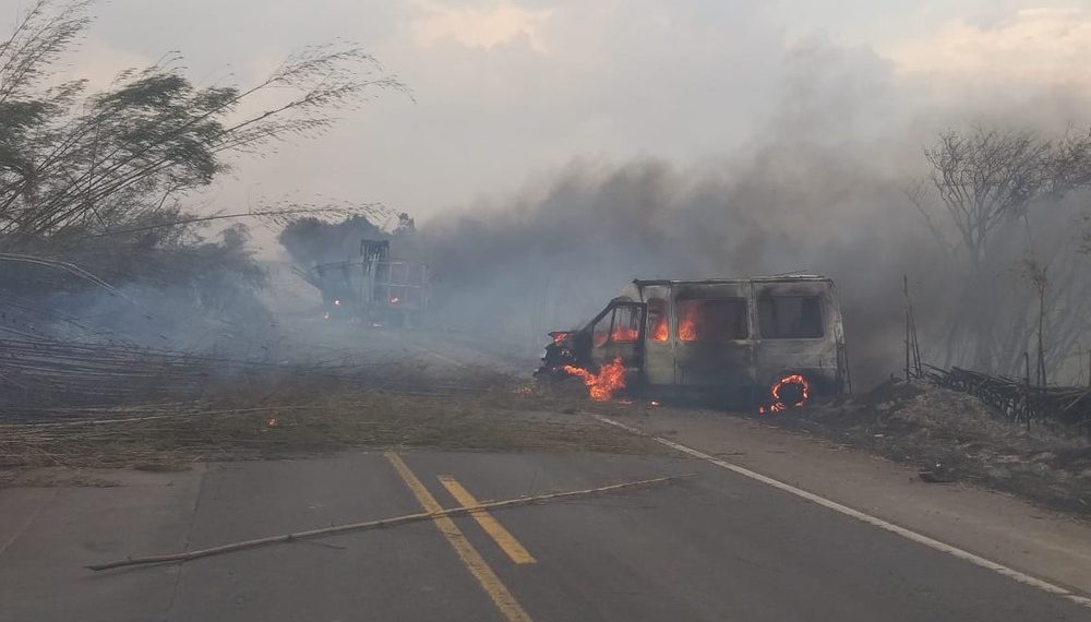 Fumaça de incêndio em rodovia paulista provoca acidente e deixa seis mortes