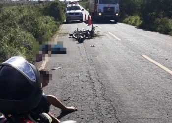 Homem morre e filho fica ferido em acidente na BA 120