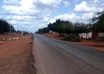 Operário morre atropelado por caminhão enquanto sinalizava rodovia em reforma