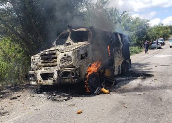 Bandidos explodem carro forte na BR 324 trecho de Jacobina ( Atualizada)