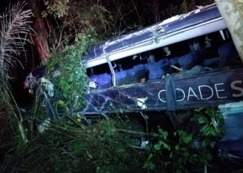 BR 101 – Cinco morrem e 10 ficam feridos em colisão envolvendo ônibus e carreta