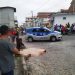 Homem é executado a tiros com arma de grosso calibre quando esperava mulher sair do trabalho