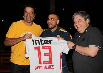 Daniel Alves fecha com o São Paulo até o fim de 2022