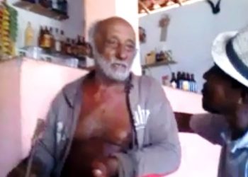 Idoso é assassinado a paulada na zona rural; vídeo mostra o mesmo se divertindo momentos antes em um bar