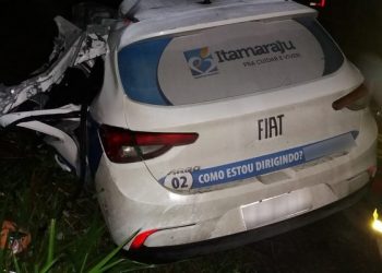 Acidente envolvendo carreta e carro da Secretaria de Saúde de Itamaraju deixa 3 mortos