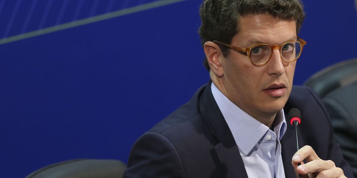 Ajuda do G7 à Amazônia é bem-vinda, diz ministro do Meio Ambiente