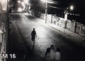 Estudantes sofrem tentativa de assalto por indivíduo portanto uma faca