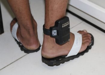 Agressores de mulheres serão monitorados por tornozeleira eletrônica