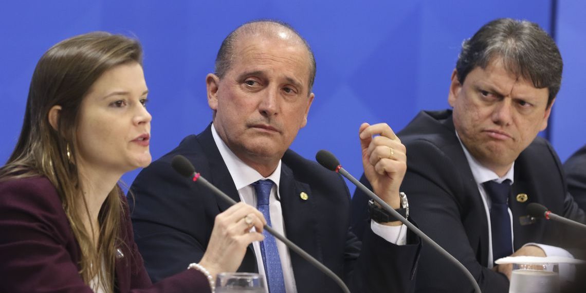 Governo abre estudos para privatizar Correios e mais oito estatais