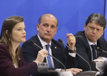 Governo abre estudos para privatizar Correios e mais oito estatais