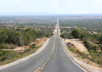 Ônibus escolar é abordado por bandidos na Ladeira da Juliana